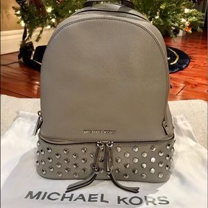 NWT! MIchael Kors Rhea Med Pearl Grey Backpack
